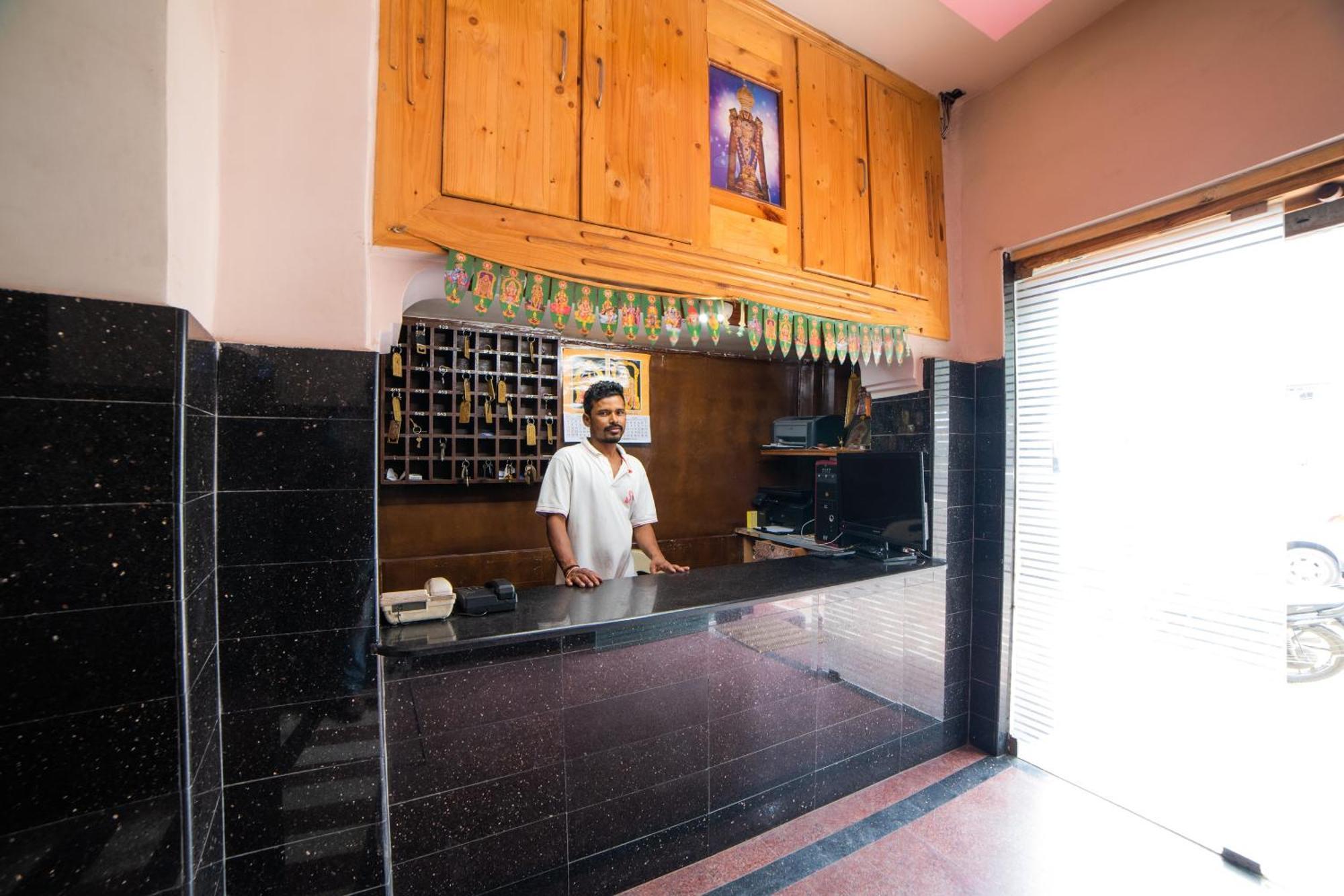 Hotel O Sree Radha Lodge Near Snow World Secunderabad Exterior photo